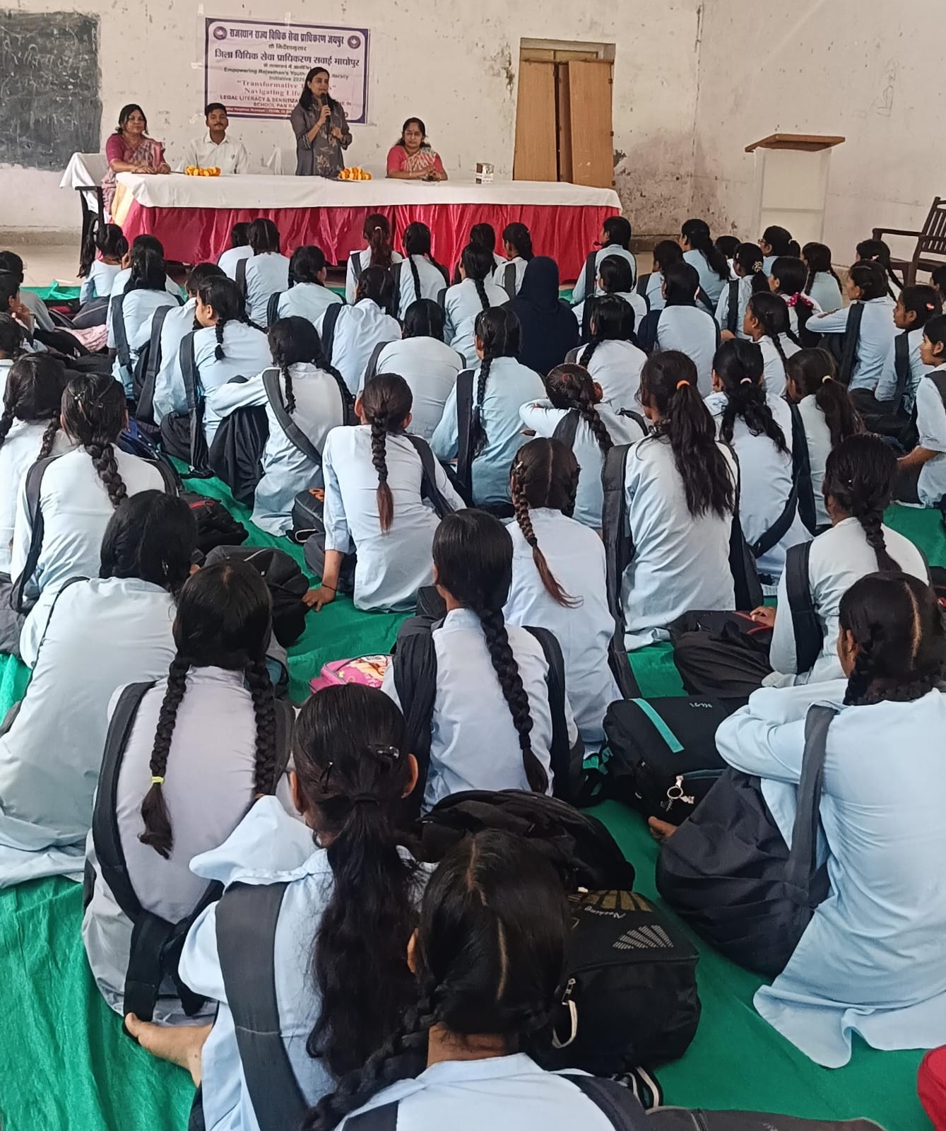 जागरूकता शिविरों का आयोजन कर न्यायिक अधिकारियो ने गुड टच एवं बेड टच के बारे में बच्चों को किया जागरूक ।