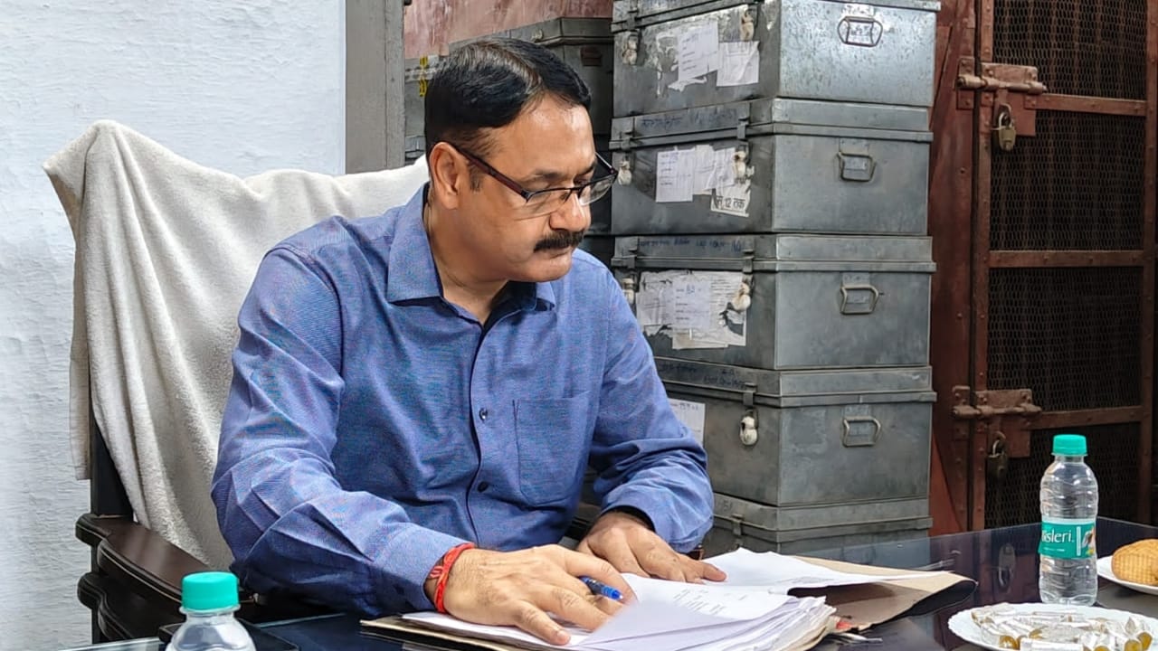 आईएएस आलोक कुमार ने संभाला पीलीभीत के डीएम का पदभार, बोले— ‘जनसमस्याओं का त्वरित व पारदर्शी समाधान पहली प्राथमिकता’