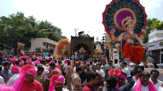 पांच पुलिस उपाधीक्षकों समेत हजारों पुलिसकर्मियों की कड़ी सुरक्षा में आज मिरज में श्री गणेश विसर्जन शोभायात्रा लाखों श्रद्धालुओं की मौजूदगी में भव्य होगा विसर्जन समारोह
