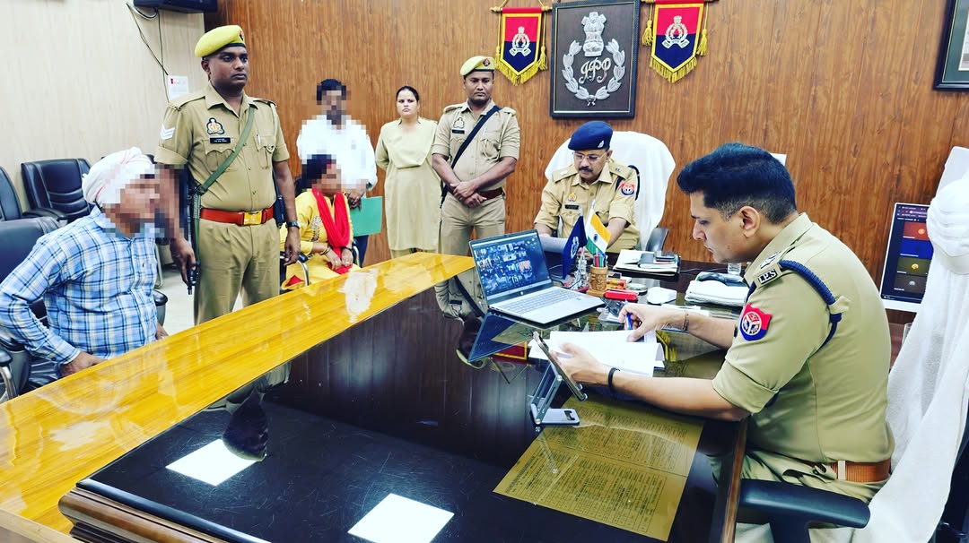 पुलिस अधीक्षक प्रतापगढ़ द्वारा पुलिस कार्यालय में जनसुनवाई कर फरियादियों की समस्याएं सुनी गईं