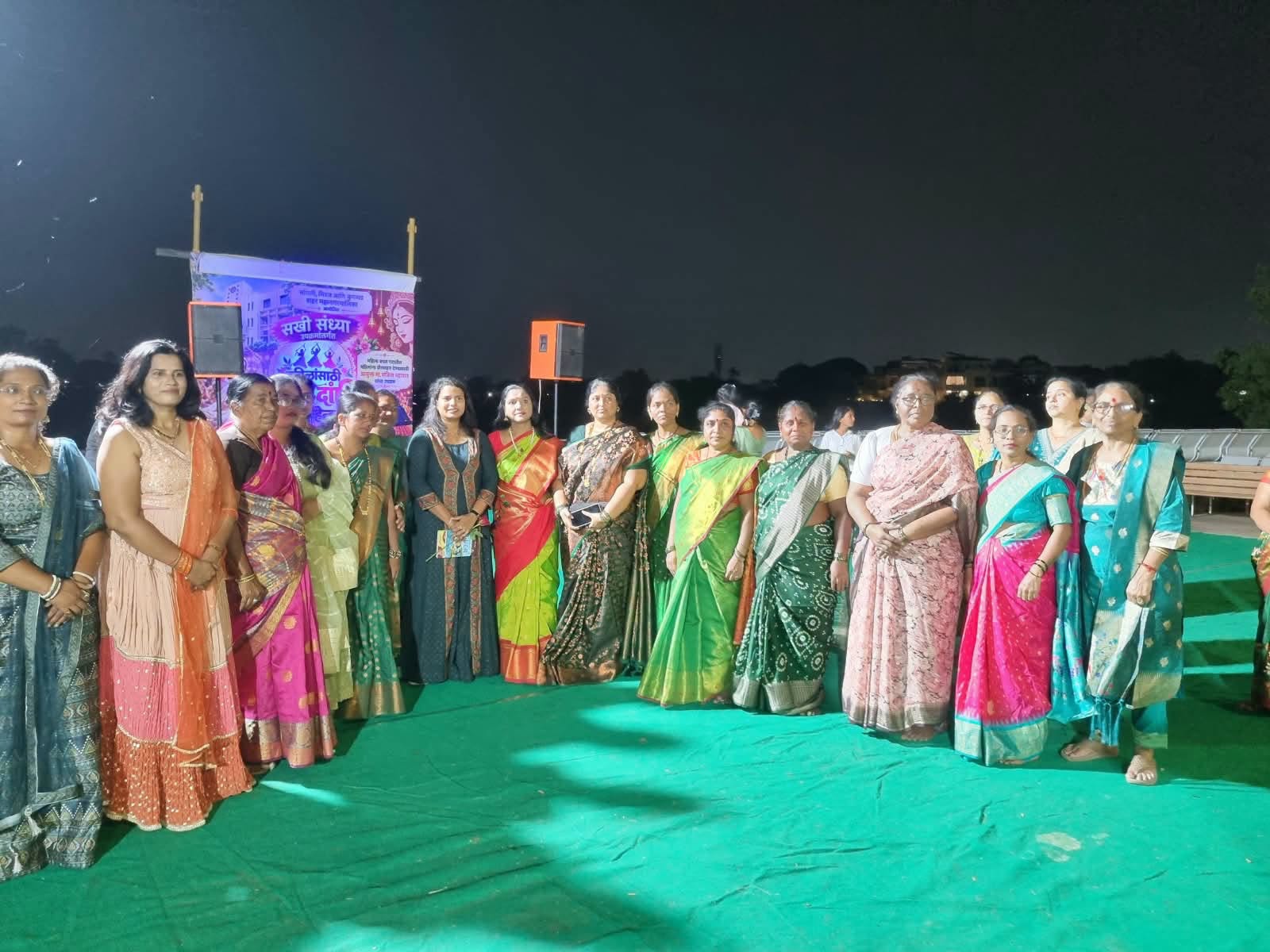 नवरात्री विशेष... सांगली के 'द इवनिंग रिट्रीट' में महिलाओं का गरबा-डांडिया पूरे जोश में; खुद नगर निगम कि कमिश्नर संजीता महापात्र ने सहित डिप्टी कमिश्नर स्मृती पाटील और अश्विनी पाटीलजी ने लिया सहभाग
