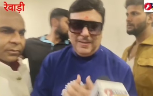 17 अक्टूबर 2026 को राॅयल पेपर रिसोर्ट गढ़ी बोलनी रोड रेवाड़ी मे सुपर स्टार गोविंदा का आगमन हुआ।