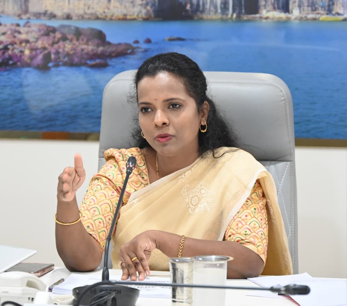 सिंधुदुर्ग जिले के हर सरकारी कार्यालयों, स्कूलों, आंगनवाड़ियों और सार्वजनिक स्थानों पर उपाययोजनाएं लागू करने के जिलाधिकारी तृप्ति धोडमिसे के निर्देश